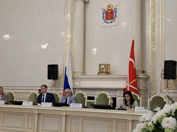 Марина Михайловна Власова выступила на заседании постоянной комиссии по социальной политике и здравоохранения Законодательного собрания Санкт-Петербурга